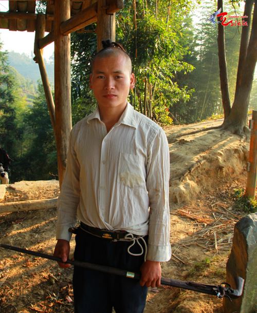 中国最后一个带枪的部落，神秘部落之枪族（图），贵州高原隐藏的神秘部落，公安局特许自制火枪的神秘山寨