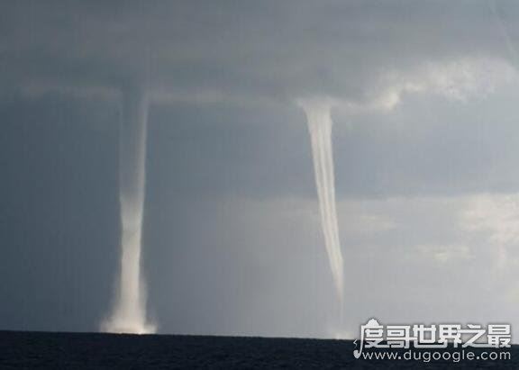 青海湖龙吸水，1小时内出现九龙吸水现象实属罕见