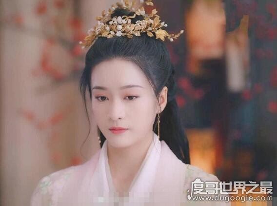 白发皇妃女主跟谁睡过，原著中漫夭只和男主宗政无忧睡过