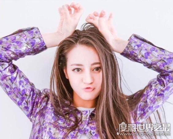 迪丽热巴怀孕大肚照是真的，实际上是剧照被拿来造谣