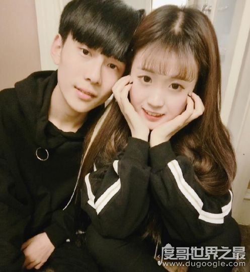 王乐乐杨清柠接吻24秒直播截图,两人18岁就有了孩子