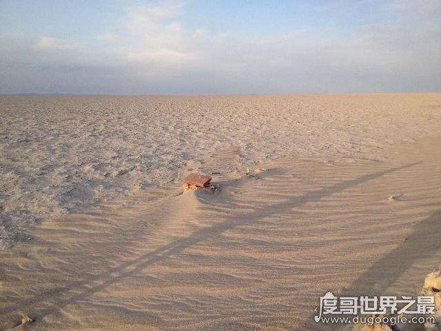 楼兰古城双丫玉佩事件,彭加木因其迷失方向而失踪(民间传说)