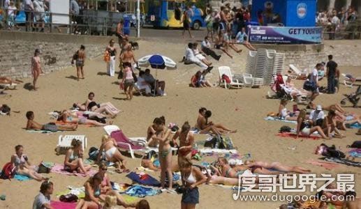 盘点十大国外天体浴场图片,美女全裸上演湿身诱惑(组图)