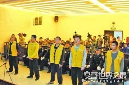 菜刀队vs砍刀队事件，6人持菜刀打跑24人持砍刀的追债人