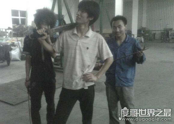 菜刀队vs砍刀队事件，6人持菜刀打跑24人持砍刀的追债人