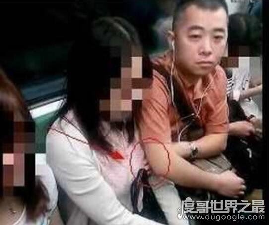 实拍上海地铁猥琐男自慰，对面美女掏出小JJ撸啊撸