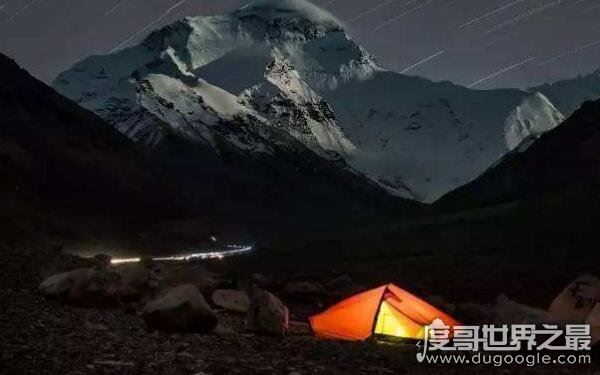 珠峰为什么不能过夜,温度太低(容易遭遇暴风雪)