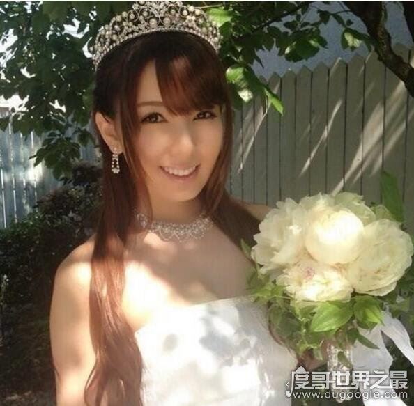 波多野结衣生活照大变样，性感女神穿上衣服竟这么清纯