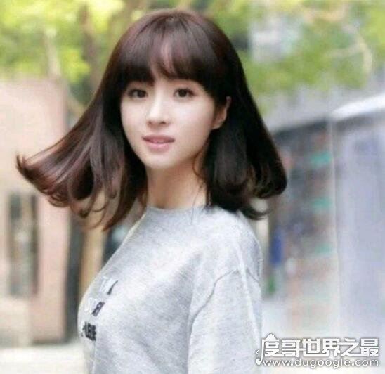 胡冰卿身高只有158cm,但是身高不够演技来凑(更何况还有颜)
