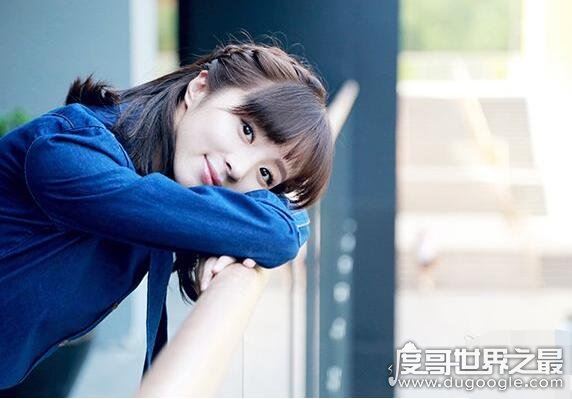 胡冰卿身高只有158cm，但是身高不够演技来凑(更何况还有颜)