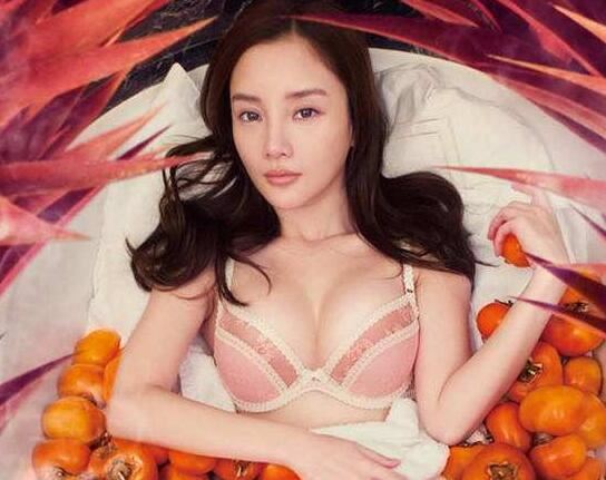 李小璐的胸有多大，结婚后秒变波霸E罩酥胸裸露