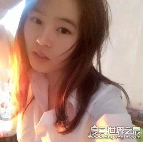 斗鱼冷冷洗澡视频曝光，冷雨萱10万不给C被土豪偷拍