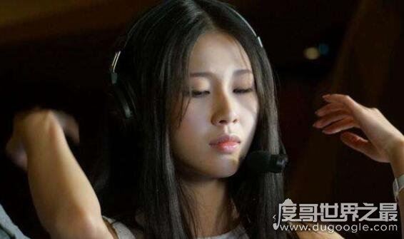 斗鱼冷冷洗澡视频曝光，冷雨萱10万不给C被土豪偷拍