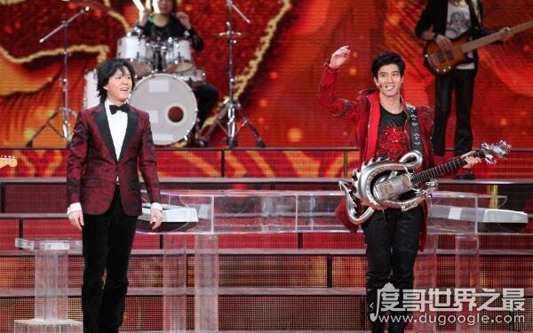 2012年春晚为什么奇怪,环节状况百出(十分反常)