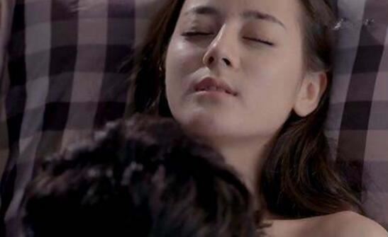 迪丽热巴的脱身照片曝光，性感床戏剧照十分诱人