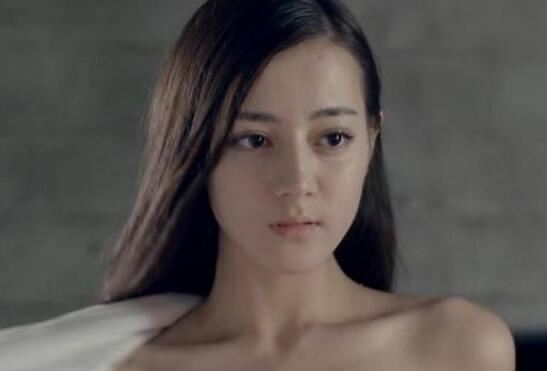 迪丽热巴的脱身照片曝光，性感床戏剧照十分诱人
