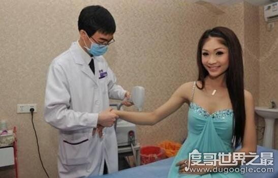 泰国最美人妖rose整容前后，签约中国男友是东北小伙