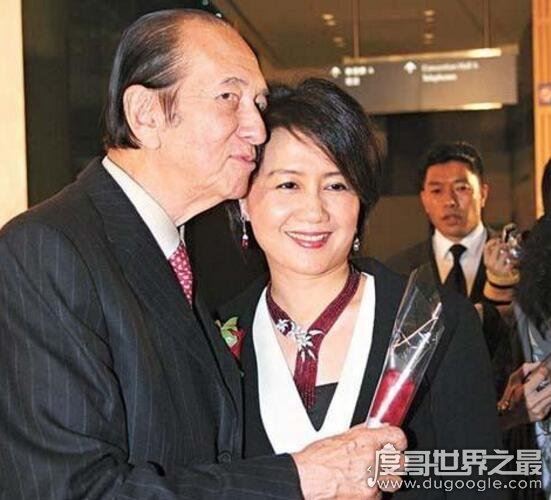 赌王四太梁安琪咋怀孕的?自然怀孕(78岁何鸿燊宝刀未老)