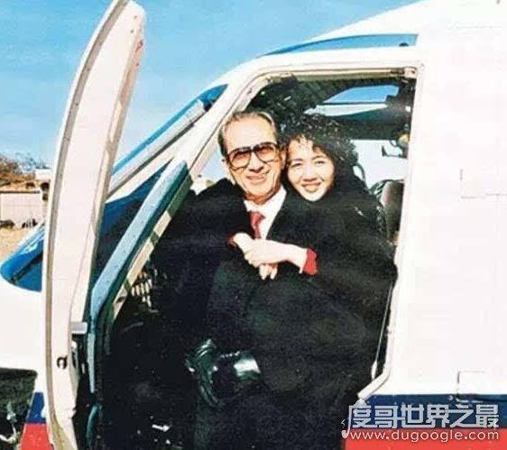 赌王四太梁安琪咋怀孕的？自然怀孕(78岁何鸿燊宝刀未老)