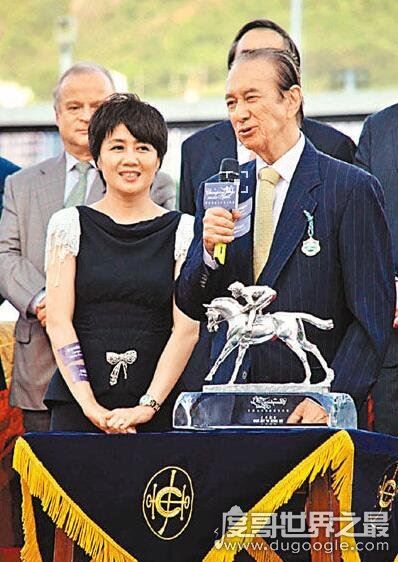 赌王四太梁安琪咋怀孕的？自然怀孕(78岁何鸿燊宝刀未老)