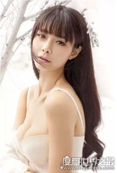 沈梦辰的胸大也改不了招黑体质,学柳岩露胸又模仿Angelababy