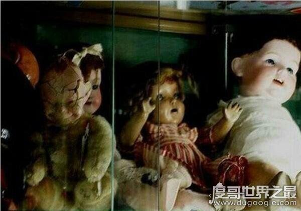 安娜的橱窗背后故事，揭秘人偶安娜小姐的一生(高傲而孤独)