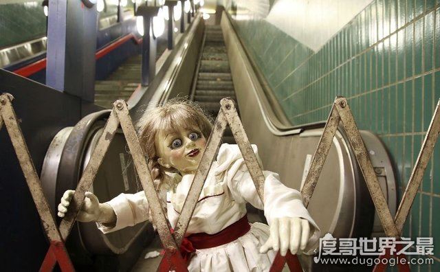 安娜的橱窗背后故事，揭秘人偶安娜小姐的一生(高傲而孤独)