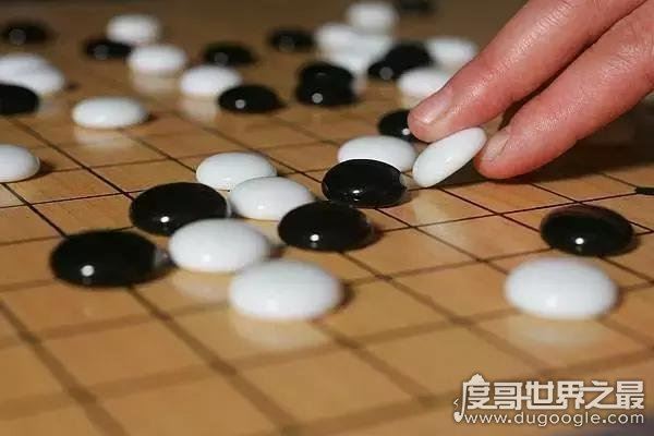 围棋棋盘共有几个交叉点,共361个交叉点(由19条纵横线构成)
