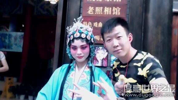 最火户外主播mc小白龙是人渣,险些让师傅赵本六退出YY