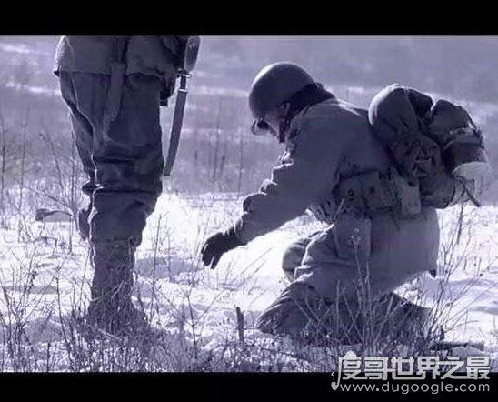 《集结号》赵二斗不慎踩到了法国制造的什么，答案：反步兵雷