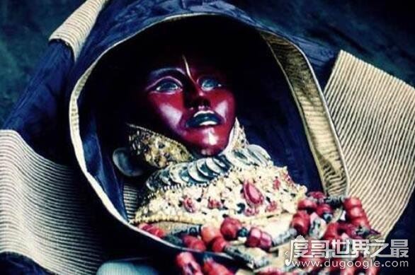 鬼吹灯精绝女王的最终的秘密真相,精绝女王并不是人而是妖