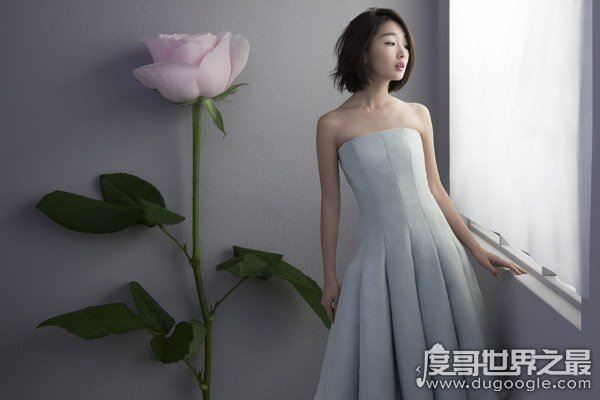 周冬雨身高实际只有156厘米,看丑小鸭如何变成白天鹅