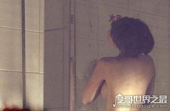 柳岩的胸走光照片,完美胸型一览无余(E罩杯露沟)