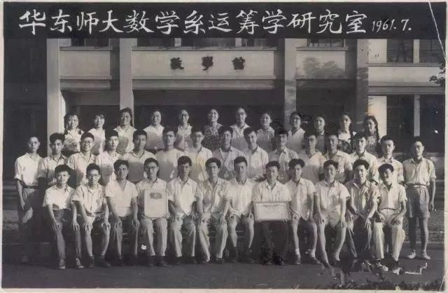 世界上最恐怖的毕业照，头部扭曲背向镜头(诡异)