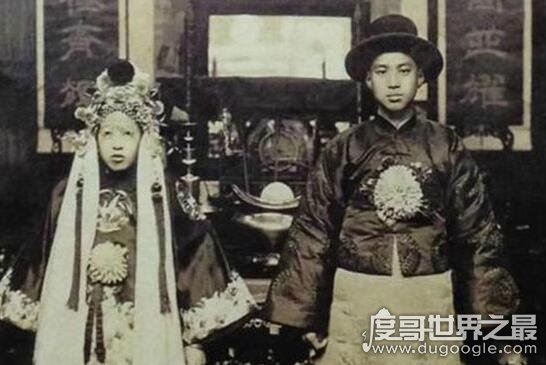 中国最恐怖的一张照片，一张冥婚照吓坏不少人(真相揭秘)