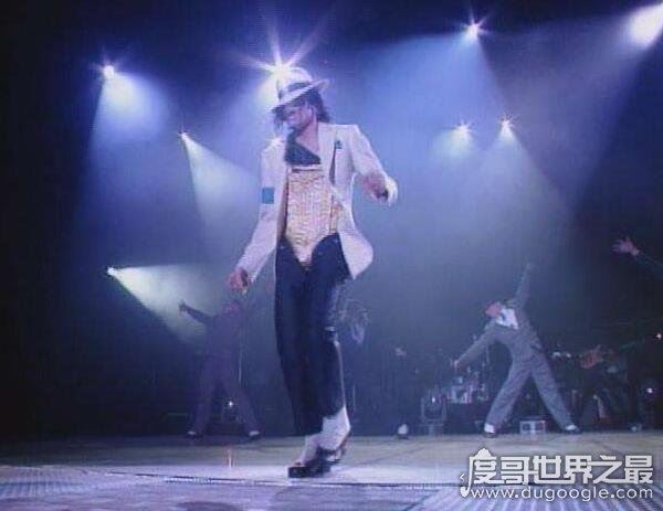 迈克尔杰克逊演唱会死了多少人,5000人晕倒数百人猝死