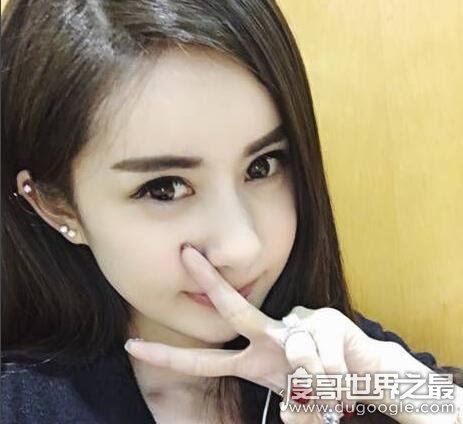 辣妈livia韦雪，生过两个孩子的她看起来还是如少女般年轻