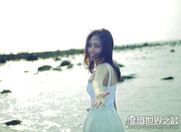 揭秘柏雪灵异事件真相，“小仙女”中邪自残吓坏剧组(太诡异)