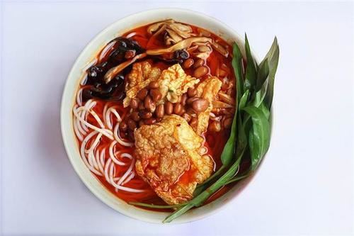 尸油事件真相，螺蛳粉店用火葬场尸油煮米粉真相（子虚乌有）