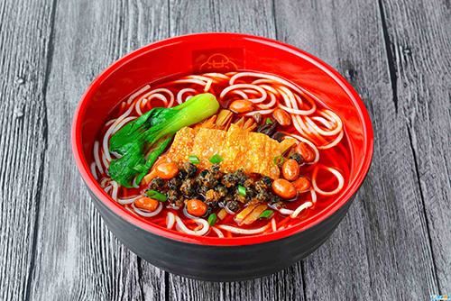 尸油事件真相，螺蛳粉店用火葬场尸油煮米粉真相（子虚乌有）