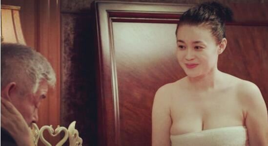 关婷娜的胸部凸点照片,90E豪乳走光还遭赵本山揉胸