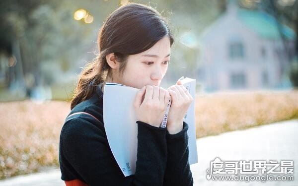 女人偷过人的生理表现,一眼识别她的伎俩(常有4大异常表现)