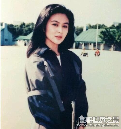 关之琳高尔夫球什么事件，为2000万塞进2个高尔夫球险丧命