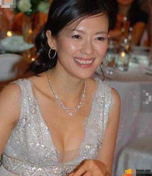 盘点娱乐圈十大激凸女明星，古力娜扎多次不穿内衣凸点走光