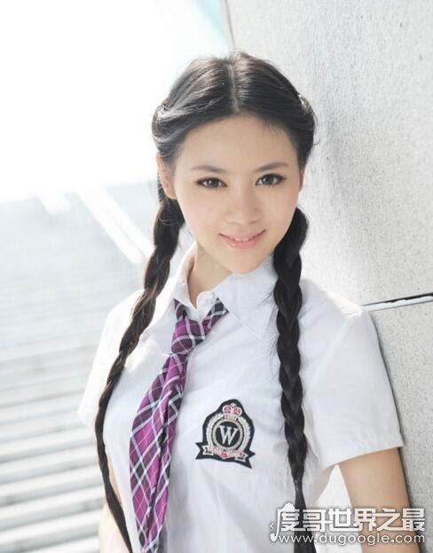 重庆大学校花孙文婷,如今清纯不在变得性感迷人(组图)