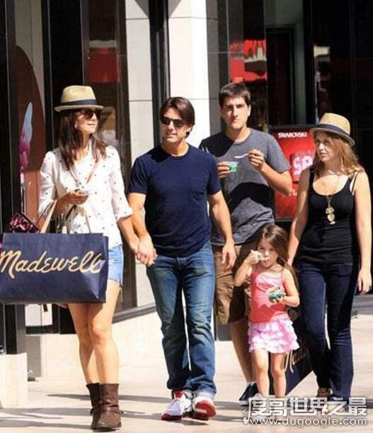 真实的汤姆克鲁斯身高只有1米68，穿增高鞋后的他才是1米73