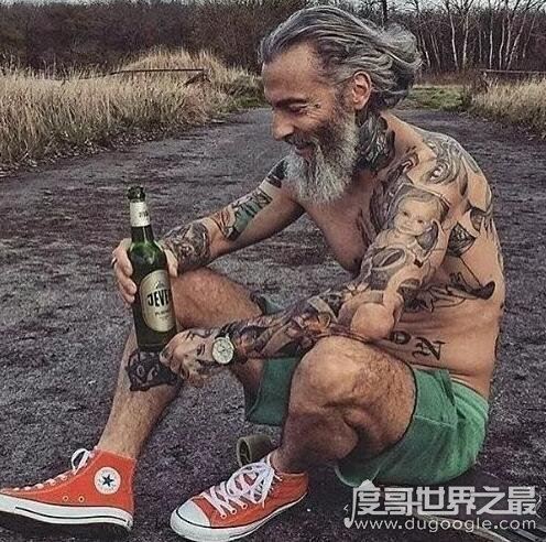 纹身老了后的恶心图片，皮肤松弛后巨丑(但并不影响时尚)