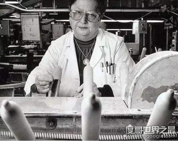 女性采精师亲自为男人撸管，取精场面相当火爆(附图)