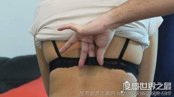 世界上解开美女胸衣最快的人，单手1分钟56个(内附教程)