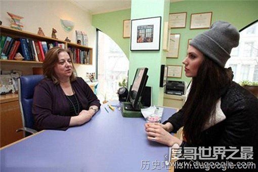 魏吉娜是什么意思，世界最强魏吉娜夹起30斤重物